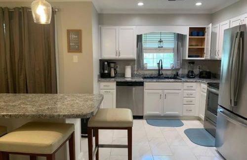 Luxury Pool with King beds Near Shops and Dining - Foto 33