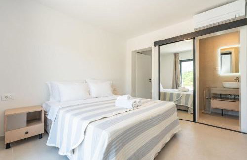 Green & Blue Five Bedroom Villa with Private Pool and Complete Privacy - Photo 12