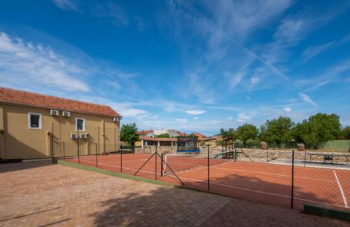 Božini dvori- Villa with Pool, Sauna , Jacuzzi and multifunkcional sport Court - Foto 86