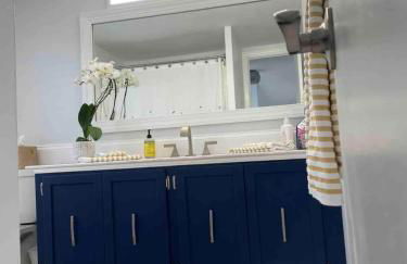 A Regal Retreat- Exclusive Parking, Prime Location - Foto 33