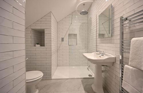 Kipney Farmhouse with hot tub - Photo 53