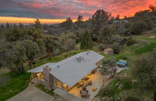 Manzanita Hill-35 miles to Yosemite, 10 miles to Mariposa with 8 person spa - Foto 1