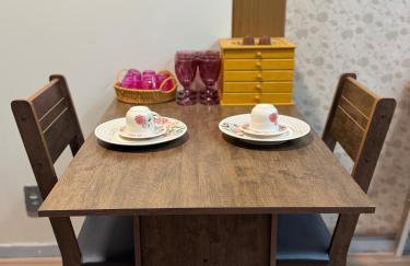 Studio com quarto e banheiro em frente ao Parque do Lago Acomoda até 2 pessoas 1 cama - Foto 6