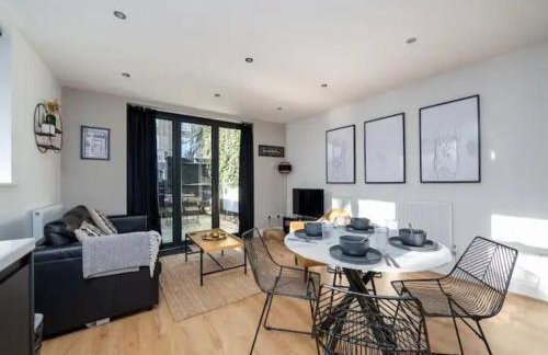 Modern and Bright Home Minutes From Central London - Pass the Keys - Foto 25