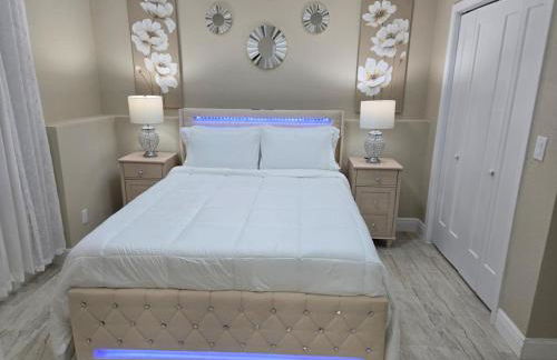 This luxury basement is the perfect getaway - Foto 18