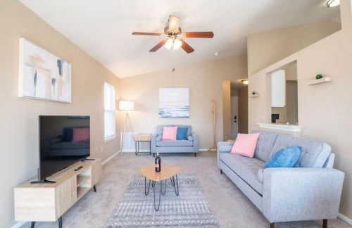 GRAUHAUS Tasteful 3BD with KING bed in Pekin - Foto 4