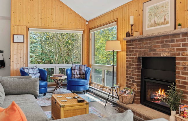 Waterside Haven by Avantstay Lakefront, Hot Tub, Game Room, Fire Pit - Photo 7