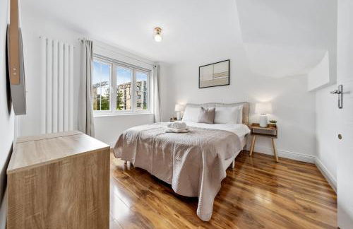 4 Bedroom House by Homestyles Hosts - Short Lets and Serviced Accommodation Islington - Private En-Suite - Foto 40