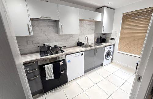 2ndHomeStays- Bilston- Contractors Friendly Townhouse - Foto 2