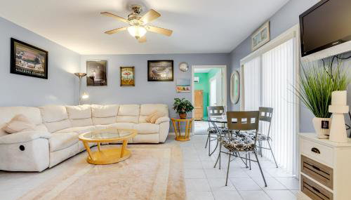 Walk to Eastern Point Beach Apt with Water View! - Foto 2