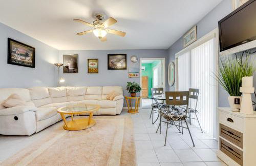 Walk to Eastern Point Beach Apt with Water View! - Foto 2