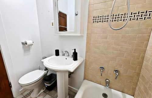 Perfectly Located 1-Bedroom Unit - Hinman D2 - Foto 11
