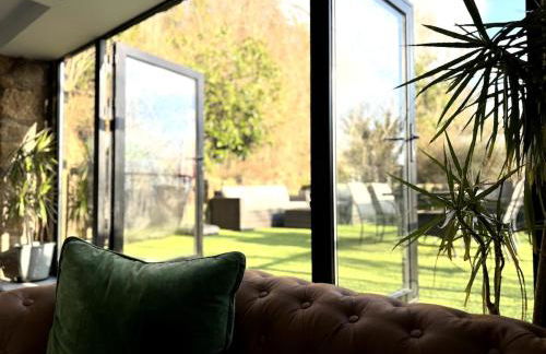 Peak District Getaway Retreat! The most Stunning Garden Views - Firepit - Brand newly refurbished - Perfect for friends & family getaways - Photo 45