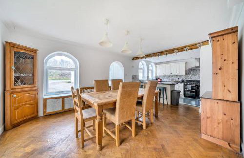 16th-Century Cottage with Separate Studio and Garden, Sleeps 12 - Foto 8