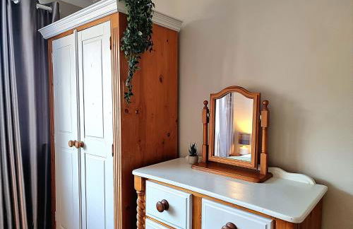 Spacious 4 Bed Holiday Home with Hot Tub & Parking near Matlock Peak District - Foto 40