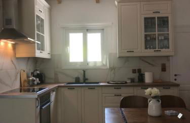 Emmeleia's - Photo 13