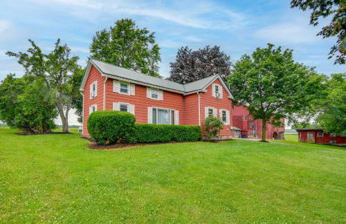 Cozy New York Farmhouse with Porch, Grill and Fire Pit - Foto 8
