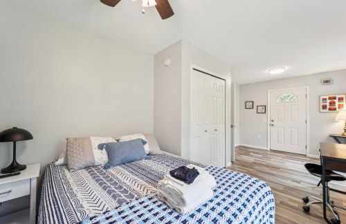 Spacious 3BR Lakefront Cottage with Stunning Views - Foto 25