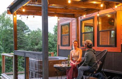 Writer's Retreat - Secluded Getaway, Hot Tub, and Stargazing Deck - Foto 6