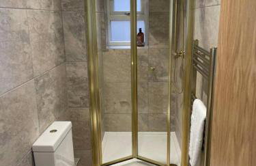 Huddersfield Lux 2 Bedroom Apartment & Opposite Train Station & City Centre - Foto 21