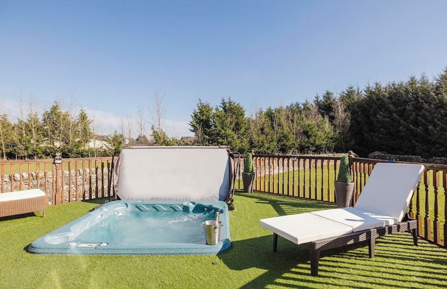 JOIVY Greenknowes Farmhouse Retreat 7 Bed With Hot Tub And Bar - Foto 48