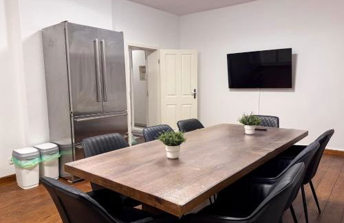 T&K Apartments - 8 Room Detached house - 6 min to Messe DUS - Private Parking - Foto 4