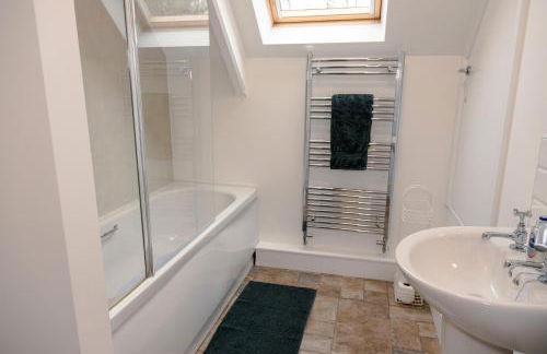 School Lodge - Photo 23