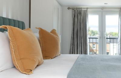 Luxury Family Home in Central Windsor with Large Garden, Games Room, Office, Parking & Pet-Friendly - Photo 15