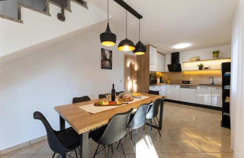 Beautiful Holiday Home "Villa Luka" - Foto 9