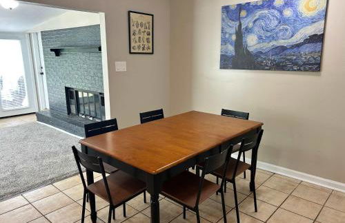 Bellwood 2 bed family house w 2 living areas Superhost - Photo 5