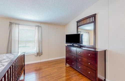 Riverfront Stay Sleeps 6 Deck Firepit Water View - Foto 17