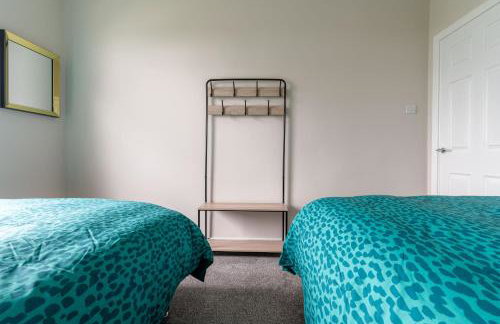 4 Bedrooms Homely House - Sleeps 6 Comfortably with 6 Double Beds,Glasgow, Free Street Parking, Business Travellers, Contractors, & Holiday-Goers, Near All Major Transport Links in Glasgow & City Centre, Perfect for Common Wealth Games 2026 - Foto 33