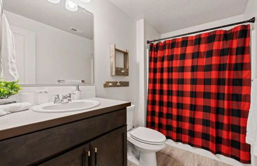 Modern Cabin Vibes, Vaulted ceilings, Sleeps 8! - Foto 29