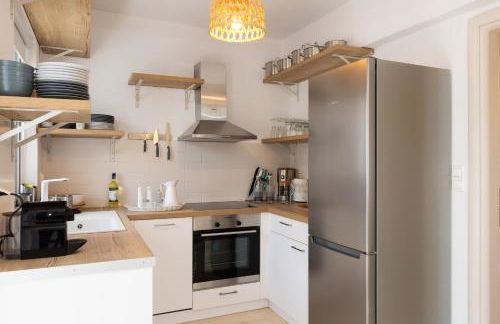 Sea-esta Beach House, Beachfront Residence & BBQ, By ThinkVilla - Foto 18