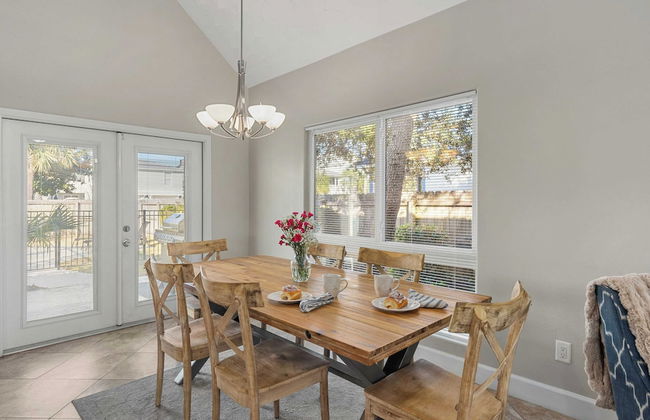 Pelican Retreat by Avantstay 5 Mins TO Beach Pet Friendly w/ Pool & Bbq! - Foto 11