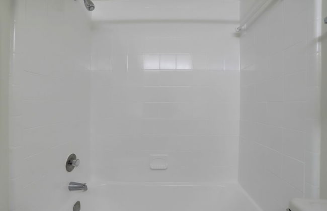 Convenient Apt Near Airport - Photo 43