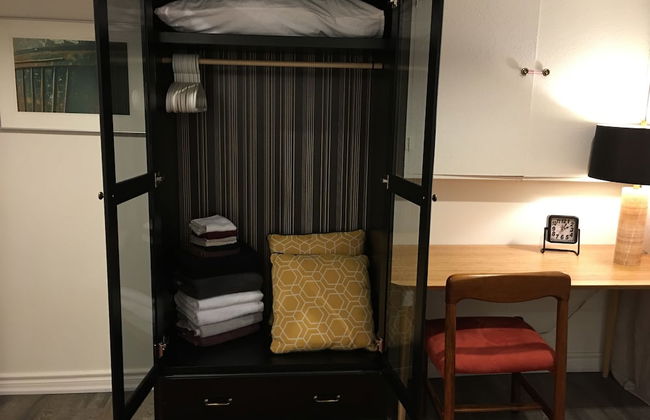 Beautiful 4BR Downtown House, Sleeps 10 - Photo 9