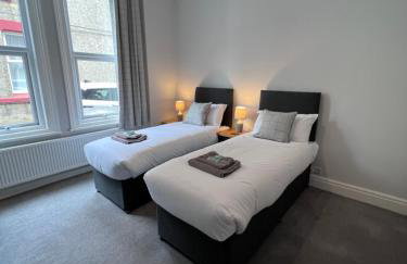 Sparkling Space - Twin or King Beds - Photo 38