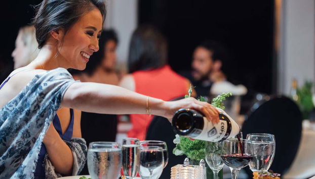 Desfrutando da refeição a bordo