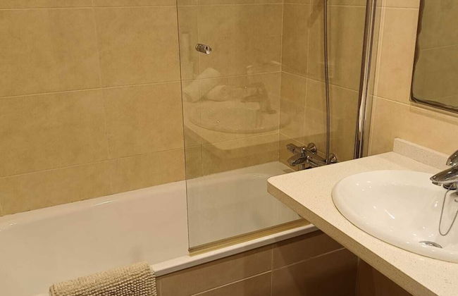 Lovely 2 Bedroom, 2 Bathroom Apartment With Pool - Foto 21