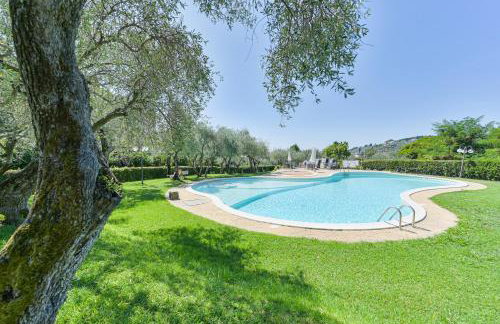 GuestHost - Piana di Solaro Modern Flat & Swimming Pool - Photo 1