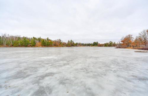 Minong Flowage Cabin with Fire Pit and Dock! - Foto 27