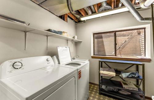 Spacious Comfort in Scenic Monument - Foto 54