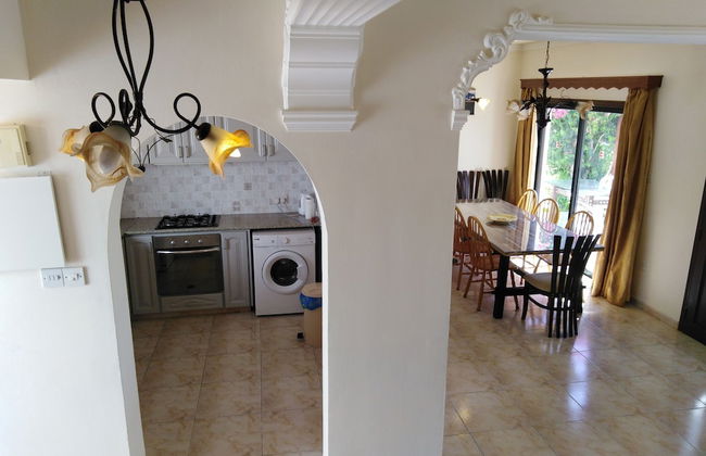 Lovely six Bedroom Villa in Coral Bay - Photo 41