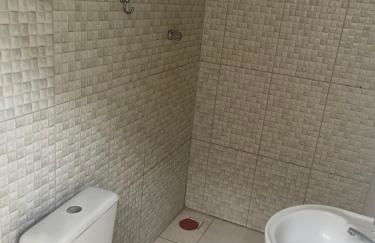 Espaço Amplo de 2 quartos com 2 camas de casal e 1 de solteiro - Foto 10
