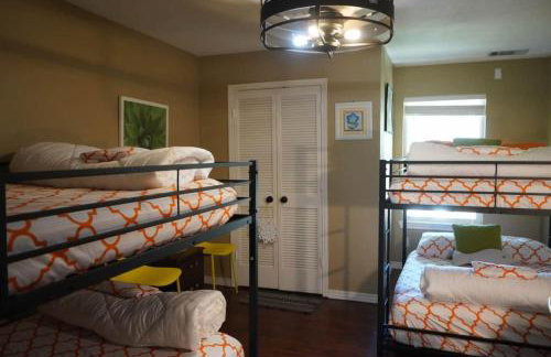 Massive lakefront home with HOT TUB - Foto 56