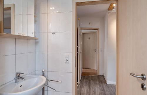 Cozy Coastal Escape with Garden - Foto 28