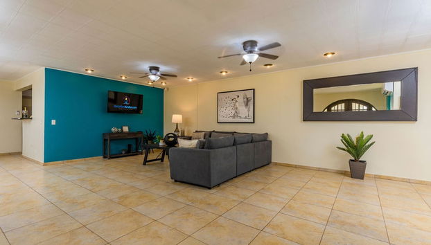 Beautiful 4BR 3BA Villa w Private Pool Jacuzzi - Foto 5, Habitación