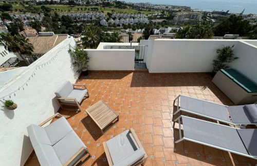 Casa Feliz - Stunning 2 bed Penthouse in Manilva with pool, sea and mountain views, close to the beach and facilities - Photo 8