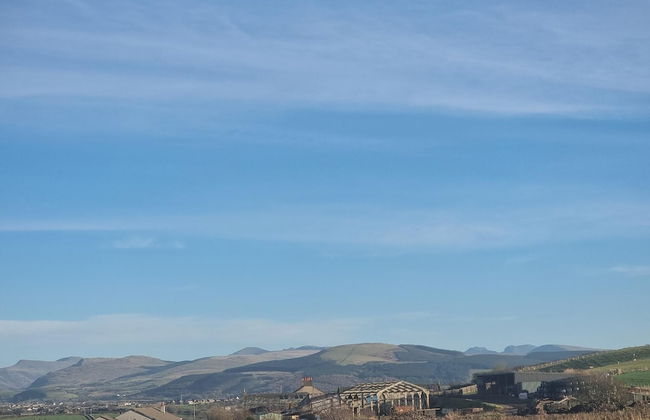 Impeccable Beachfront 2-bed Cottage in St Bees - Photo 17
